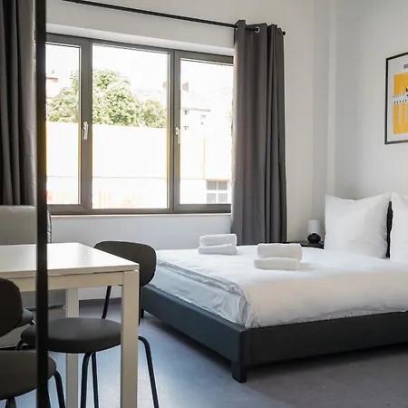 Apartmenthaus Neukoelln * Berlino